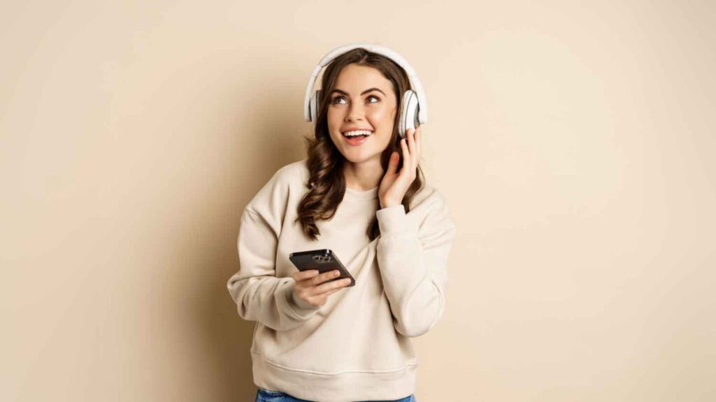 woman listening to a MP3 music tone 