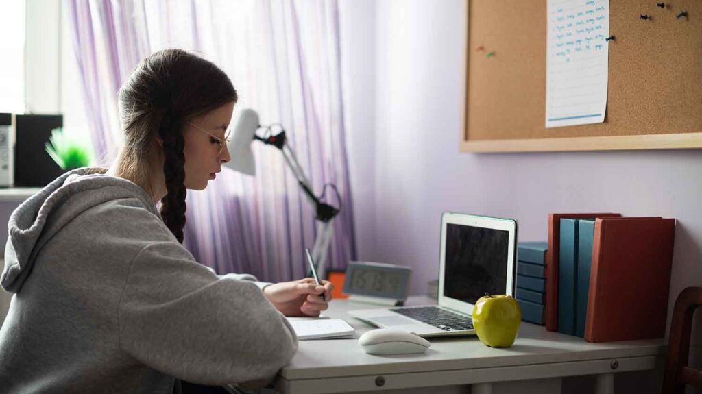 woman on his laptop in an online course